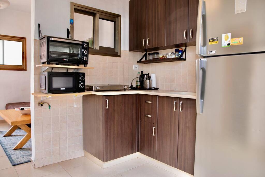 Homey Apartment Near The Beach Hadera Exterior photo