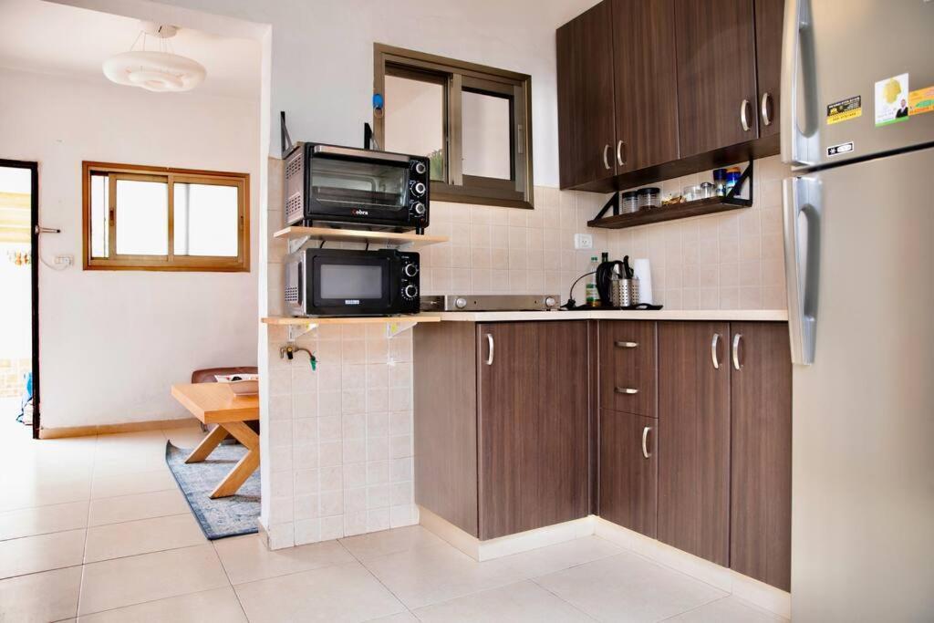 Homey Apartment Near The Beach Hadera Exterior photo